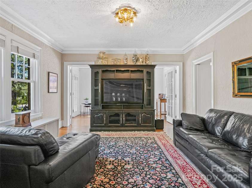 218 Kimberly Avenue, Asheville, NC 28804.  MLS# CAR4248384, YatesRealty ID 17626. 