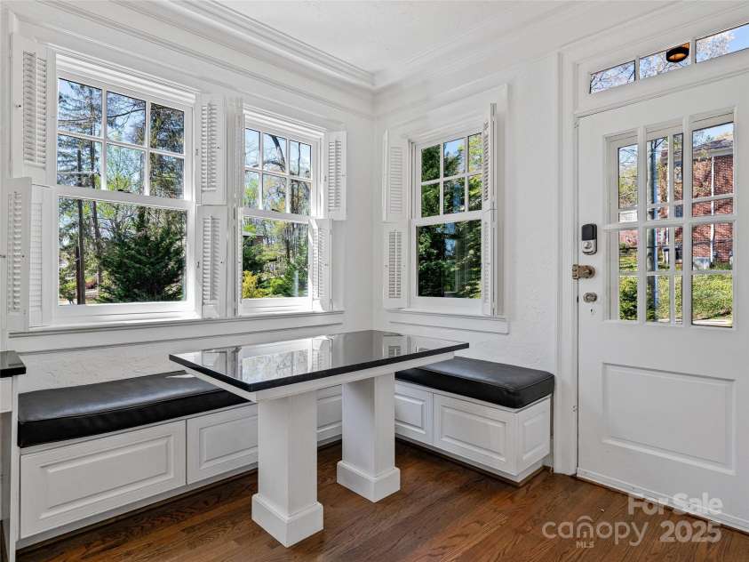 218 Kimberly Avenue, Asheville, NC 28804.  MLS# CAR4248384, YatesRealty ID 17626. 