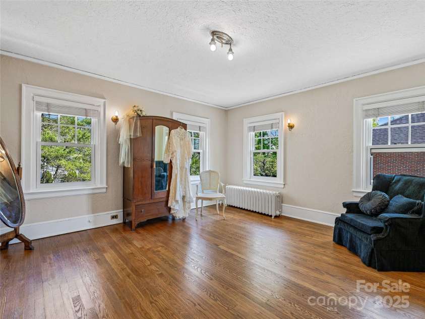 218 Kimberly Avenue, Asheville, NC 28804.  MLS# CAR4248384, YatesRealty ID 17626. 