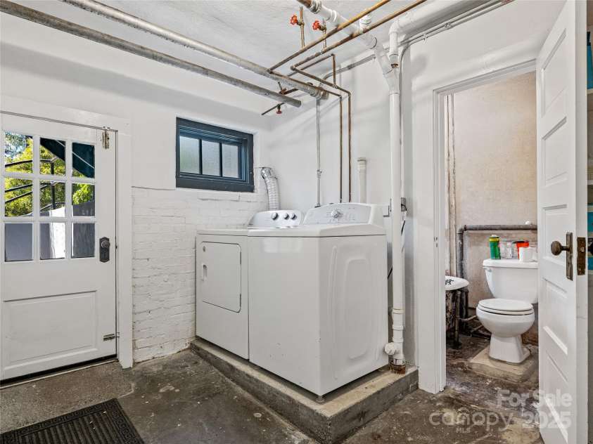 218 Kimberly Avenue, Asheville, NC 28804.  MLS# CAR4248384, YatesRealty ID 17626. 