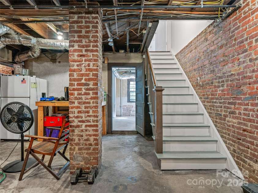 218 Kimberly Avenue, Asheville, NC 28804.  MLS# CAR4248384, YatesRealty ID 17626. 