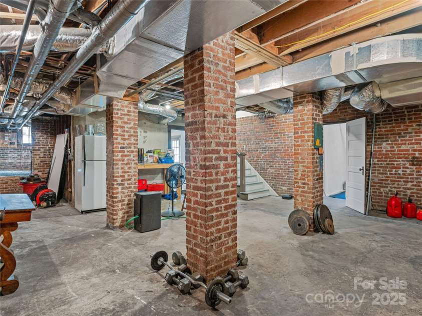 218 Kimberly Avenue, Asheville, NC 28804.  MLS# CAR4248384, YatesRealty ID 17626. 