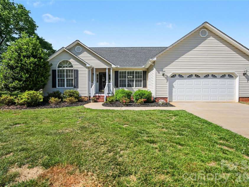 309 Foxcress Drive, Salisbury, NC 28147.  MLS# CAR4373704, YatesRealty ID 17627. 