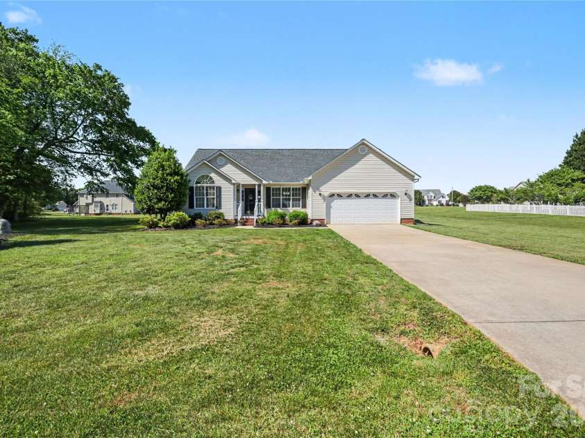309 Foxcress Drive, Salisbury, NC 28147.  MLS# CAR4373704, YatesRealty ID 17627. 