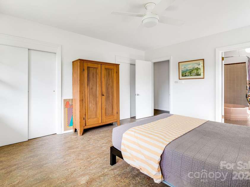 80 Sunset Drive, Marshall, NC 28753.  MLS# CAR4246500, YatesRealty ID 17627. 