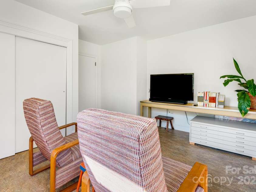 80 Sunset Drive, Marshall, NC 28753.  MLS# CAR4246500, YatesRealty ID 17627. 