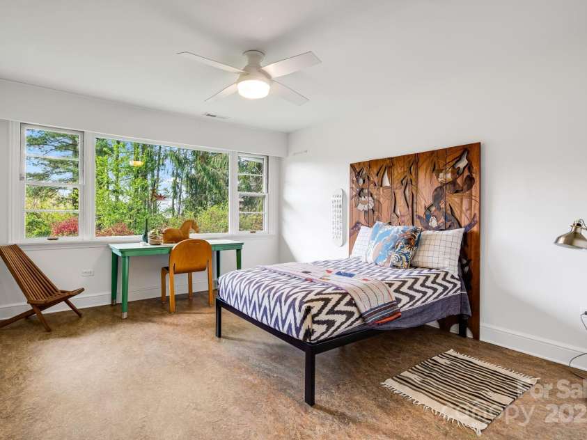 80 Sunset Drive, Marshall, NC 28753.  MLS# CAR4246500, YatesRealty ID 17627. 