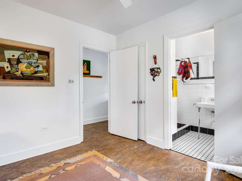 80 Sunset Drive, Marshall, NC 28753.  MLS# CAR4246500, YatesRealty ID 17627. 