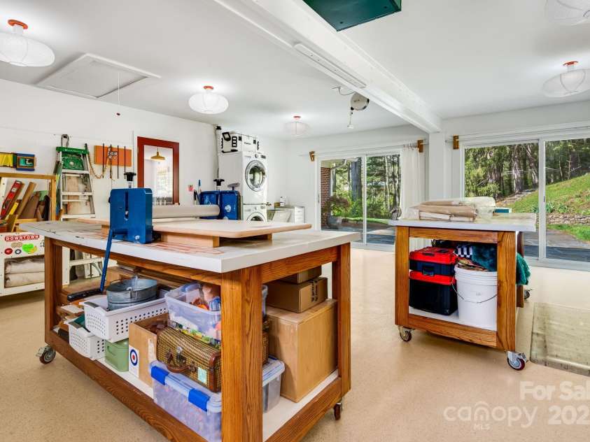 80 Sunset Drive, Marshall, NC 28753.  MLS# CAR4246500, YatesRealty ID 17627. 