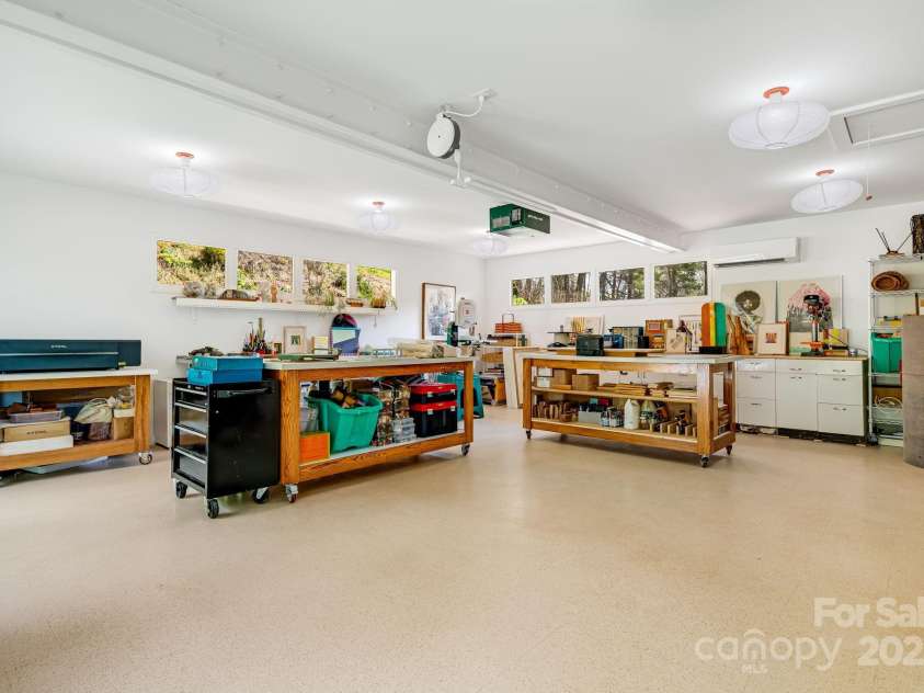 80 Sunset Drive, Marshall, NC 28753.  MLS# CAR4246500, YatesRealty ID 17627. 