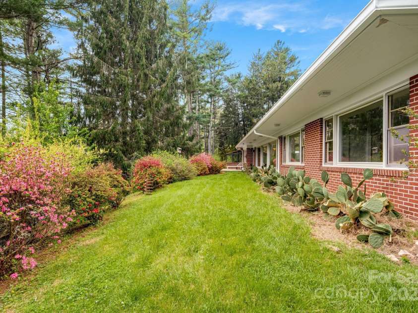 80 Sunset Drive, Marshall, NC 28753.  MLS# CAR4246500, YatesRealty ID 17627. 