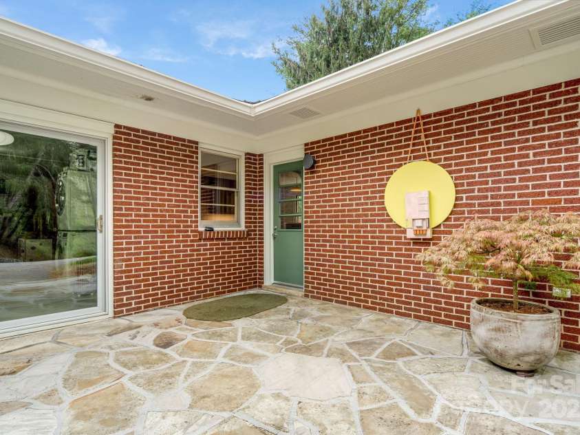 80 Sunset Drive, Marshall, NC 28753.  MLS# CAR4246500, YatesRealty ID 17627. 