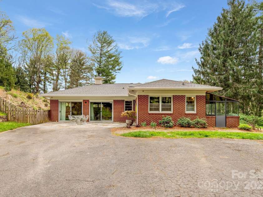 80 Sunset Drive, Marshall, NC 28753.  MLS# CAR4246500, YatesRealty ID 17627. 