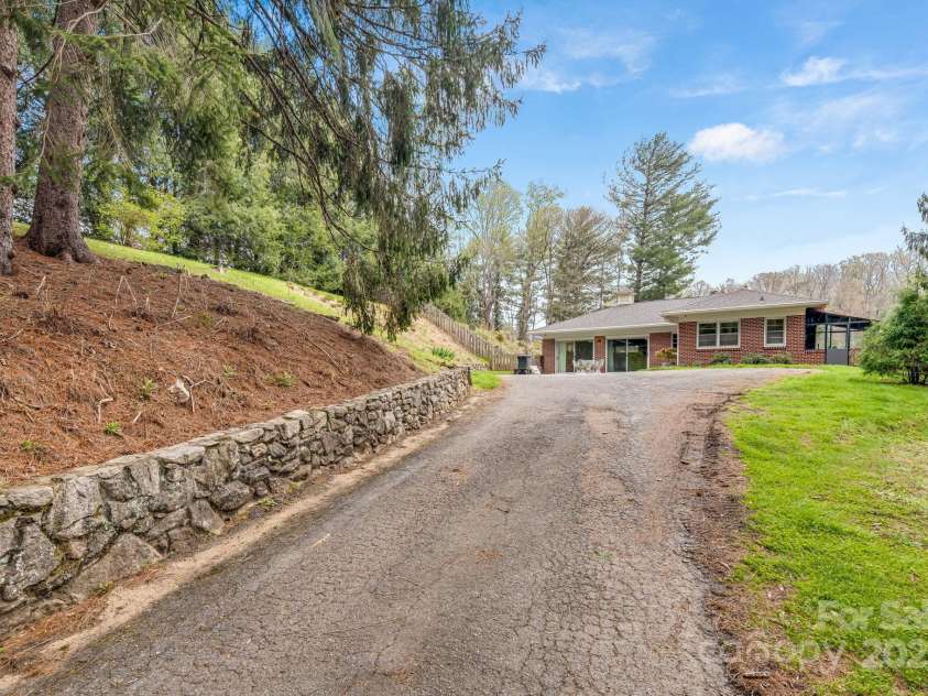 80 Sunset Drive, Marshall, NC 28753.  MLS# CAR4246500, YatesRealty ID 17627. 