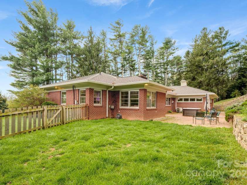 80 Sunset Drive, Marshall, NC 28753.  MLS# CAR4246500, YatesRealty ID 17627. 