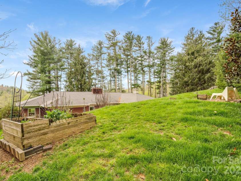 80 Sunset Drive, Marshall, NC 28753.  MLS# CAR4246500, YatesRealty ID 17627. 