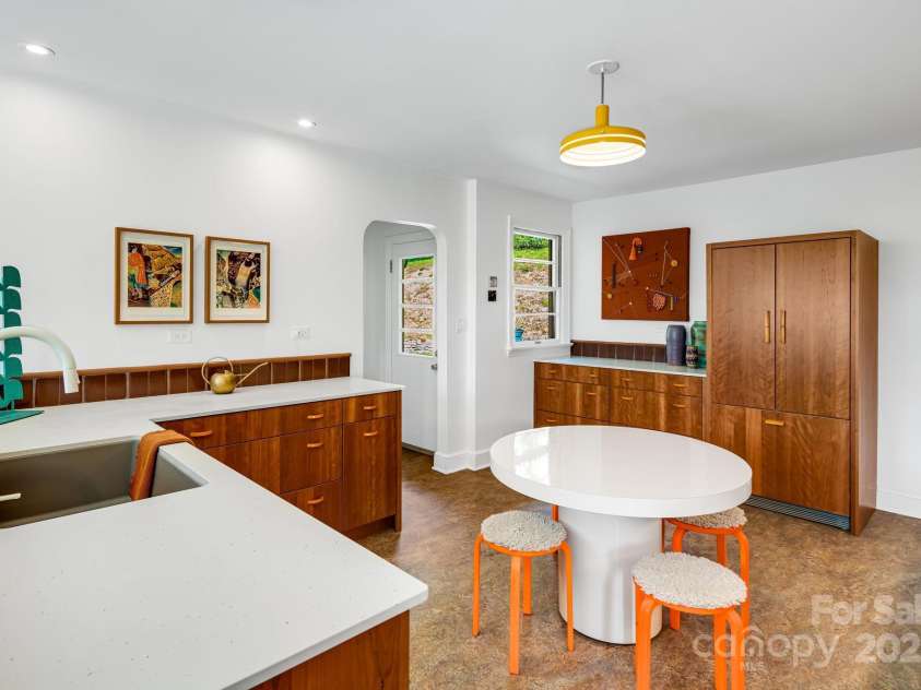 80 Sunset Drive, Marshall, NC 28753.  MLS# CAR4246500, YatesRealty ID 17627. Panelized Appliances