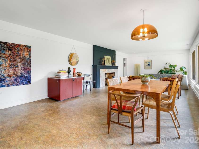 80 Sunset Drive, Marshall, NC 28753.  MLS# CAR4246500, YatesRealty ID 17627. Sprawling great room