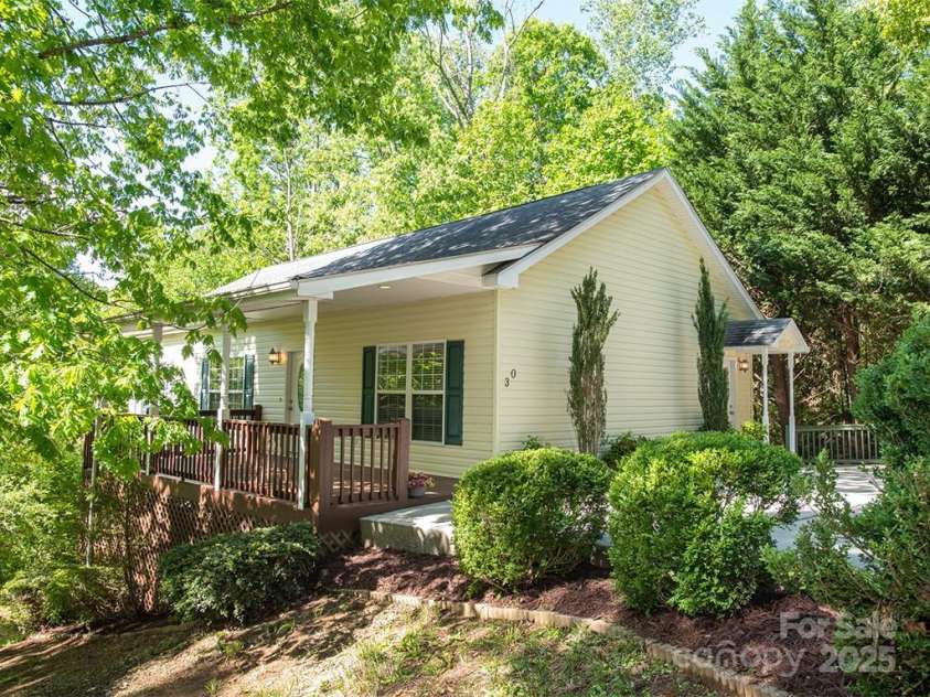 30 Forest Ridge Drive, Asheville, NC 28806.  MLS# CAR4252097, YatesRealty ID 17628. 
