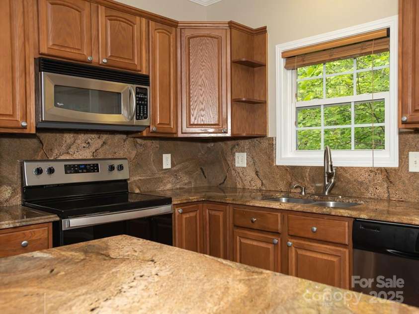 30 Forest Ridge Drive, Asheville, NC 28806.  MLS# CAR4252097, YatesRealty ID 17628. 