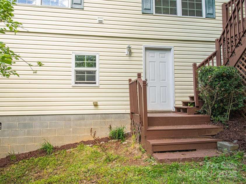 30 Forest Ridge Drive, Asheville, NC 28806.  MLS# CAR4252097, YatesRealty ID 17628. 