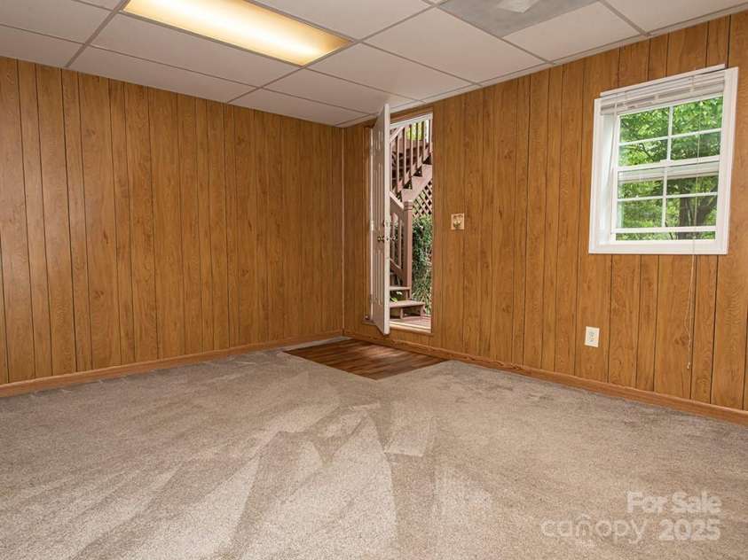 30 Forest Ridge Drive, Asheville, NC 28806.  MLS# CAR4252097, YatesRealty ID 17628. 