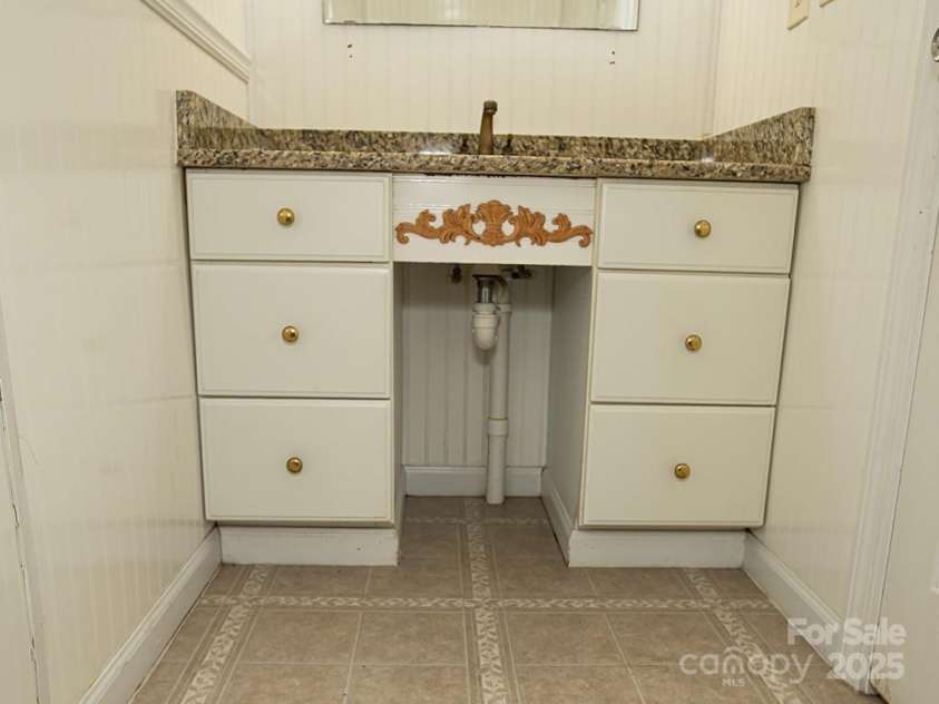 30 Forest Ridge Drive, Asheville, NC 28806.  MLS# CAR4252097, YatesRealty ID 17628. 