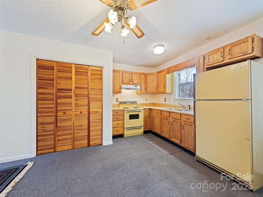 91 Jeter Road, Clyde, NC 28721.  MLS# CAR4239797, YatesRealty ID 17630. 