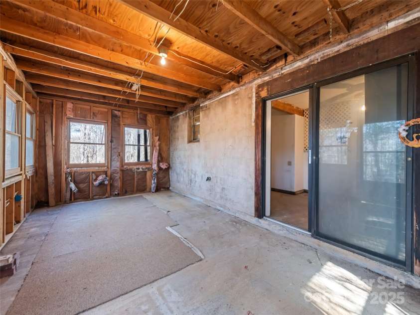 91 Jeter Road, Clyde, NC 28721.  MLS# CAR4239797, YatesRealty ID 17630. 