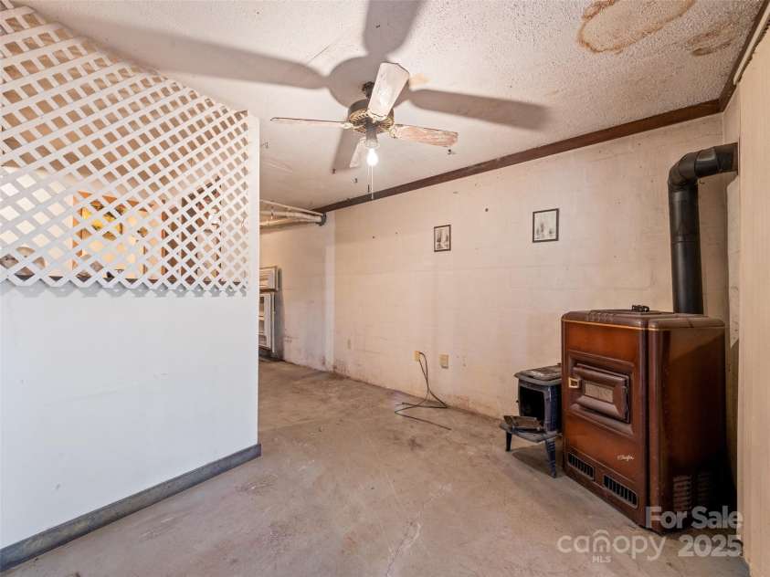 91 Jeter Road, Clyde, NC 28721.  MLS# CAR4239797, YatesRealty ID 17630. 