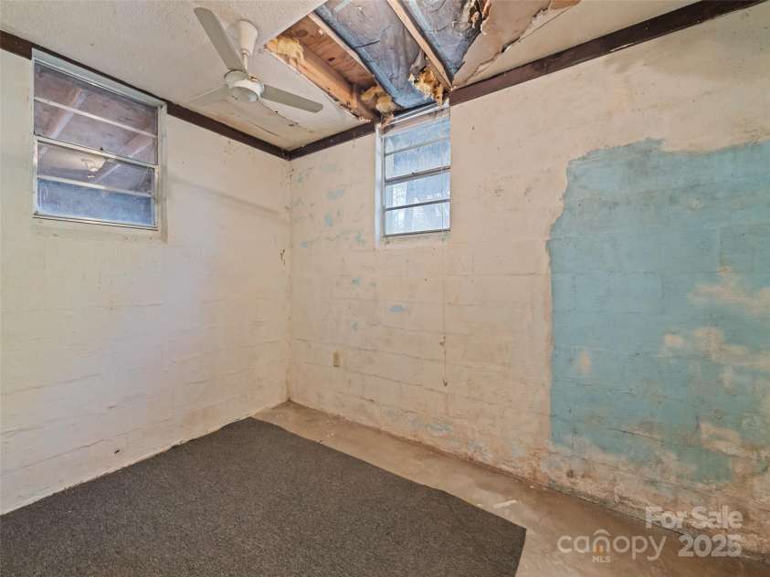 91 Jeter Road, Clyde, NC 28721.  MLS# CAR4239797, YatesRealty ID 17630. 