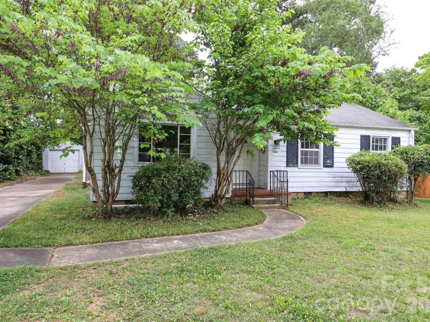 1456 Briar Creek Road, Charlotte, NC 28205.  MLS# CAR4377109, YatesRealty ID 17631. 