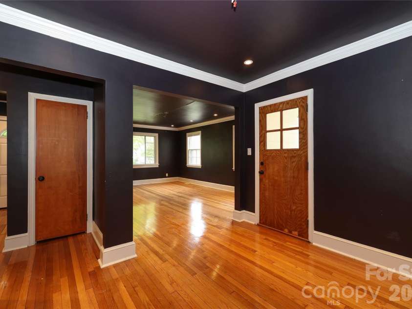 1456 Briar Creek Road, Charlotte, NC 28205.  MLS# CAR4377109, YatesRealty ID 17631. 