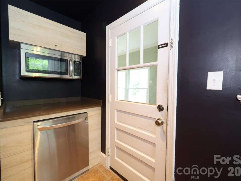 1456 Briar Creek Road, Charlotte, NC 28205.  MLS# CAR4377109, YatesRealty ID 17631. 