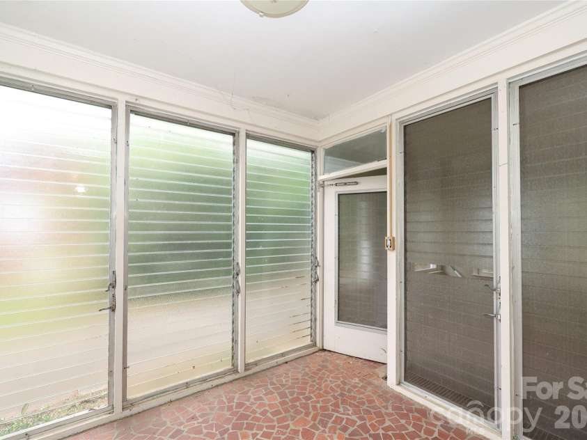 1456 Briar Creek Road, Charlotte, NC 28205.  MLS# CAR4377109, YatesRealty ID 17631. 