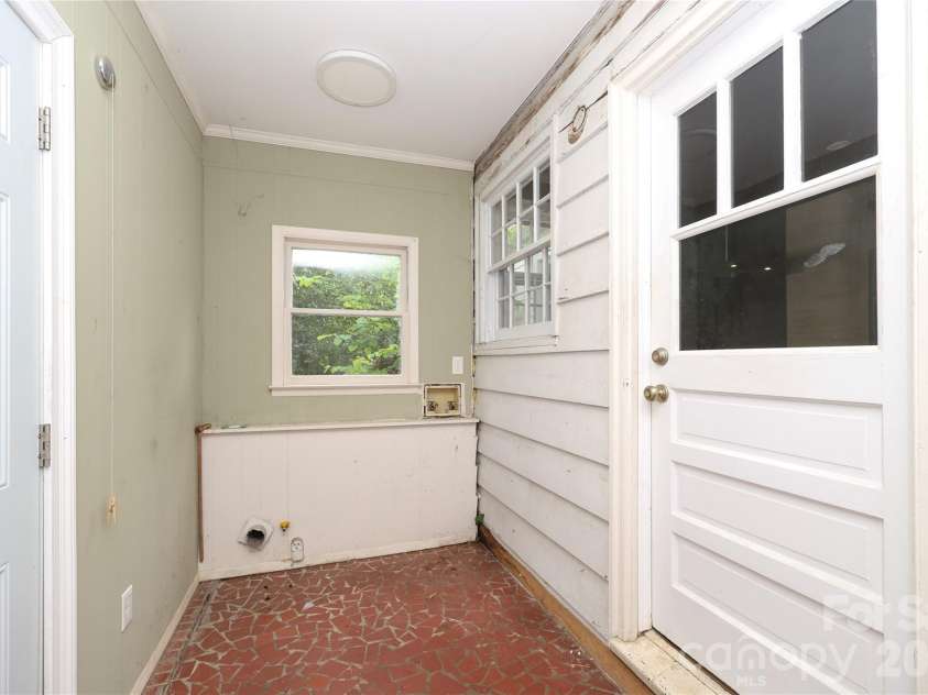 1456 Briar Creek Road, Charlotte, NC 28205.  MLS# CAR4377109, YatesRealty ID 17631. 