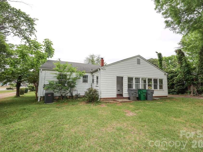 1456 Briar Creek Road, Charlotte, NC 28205.  MLS# CAR4377109, YatesRealty ID 17631. 
