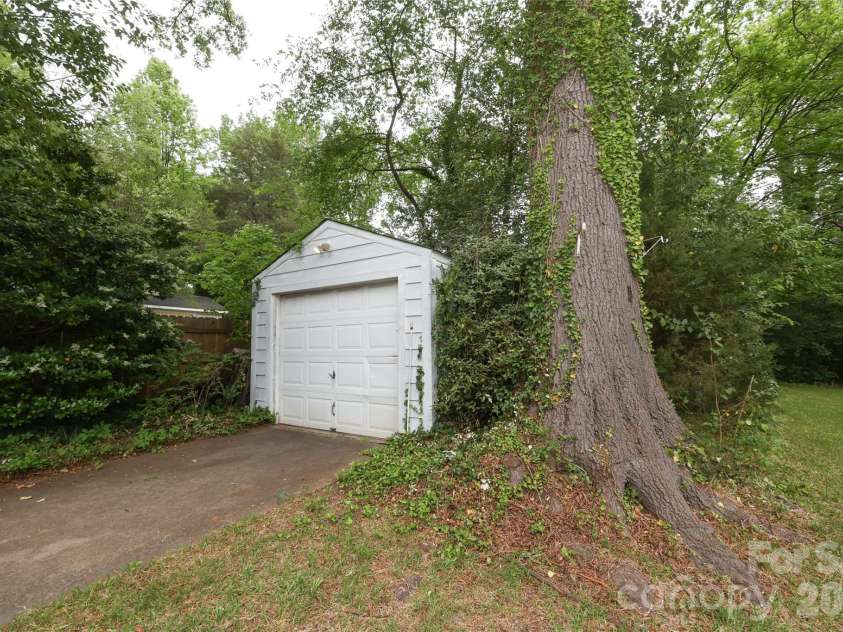 1456 Briar Creek Road, Charlotte, NC 28205.  MLS# CAR4377109, YatesRealty ID 17631. 