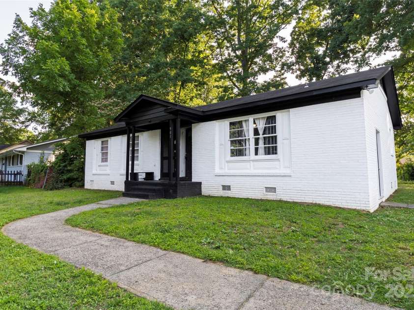 901 Echo Glen Road, Charlotte, NC 28213.  MLS# CAR4265124, YatesRealty ID 17631. 