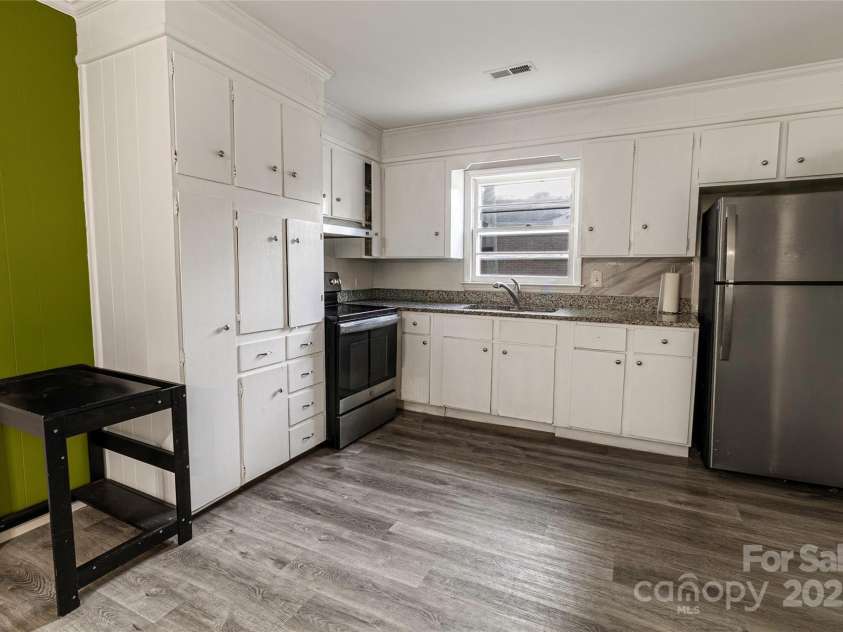 901 Echo Glen Road, Charlotte, NC 28213.  MLS# CAR4265124, YatesRealty ID 17631. 