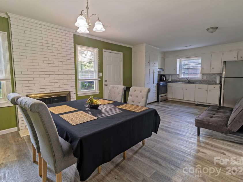 901 Echo Glen Road, Charlotte, NC 28213.  MLS# CAR4265124, YatesRealty ID 17631. 