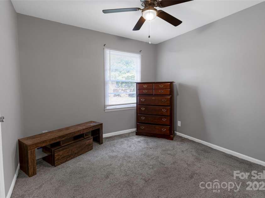 901 Echo Glen Road, Charlotte, NC 28213.  MLS# CAR4265124, YatesRealty ID 17631. 
