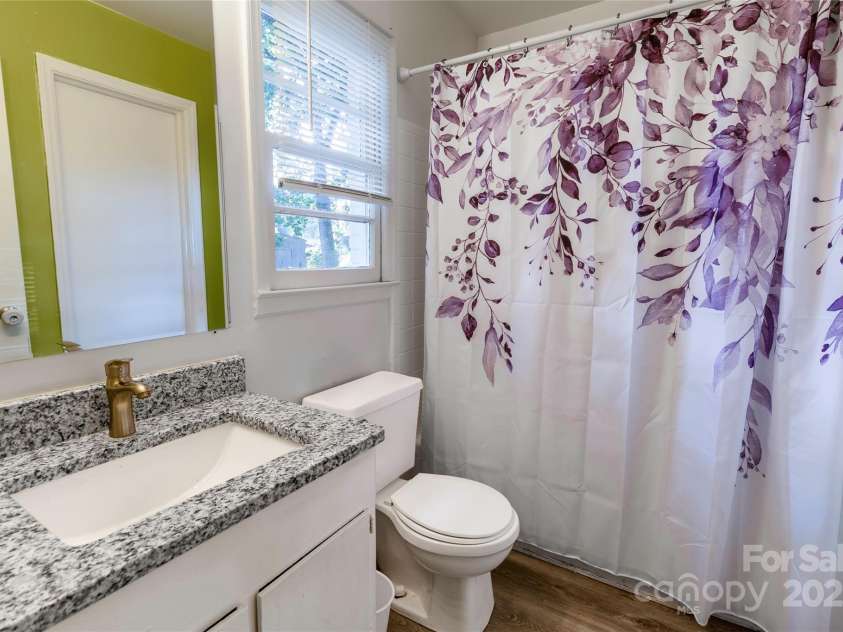 901 Echo Glen Road, Charlotte, NC 28213.  MLS# CAR4265124, YatesRealty ID 17631. 