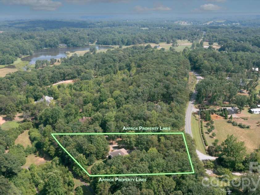 25 Towhee Trail, Tryon, NC 28782.  MLS# CAR4283605, YatesRealty ID 17633. 