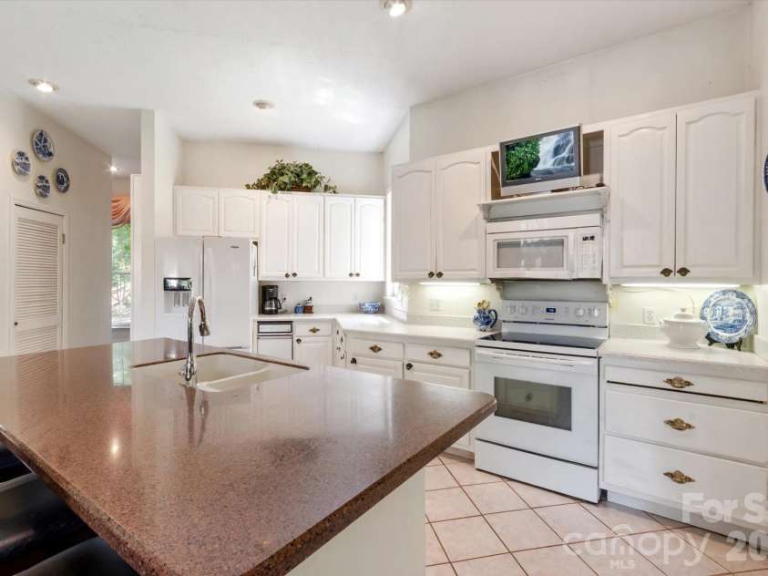 25 Towhee Trail, Tryon, NC 28782.  MLS# CAR4283605, YatesRealty ID 17633. 