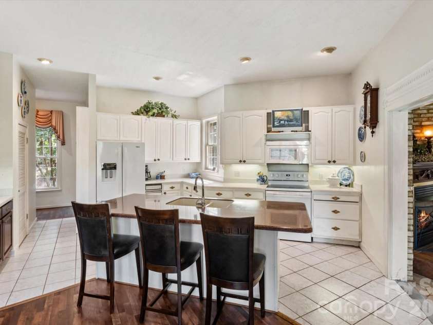 25 Towhee Trail, Tryon, NC 28782.  MLS# CAR4283605, YatesRealty ID 17633. 