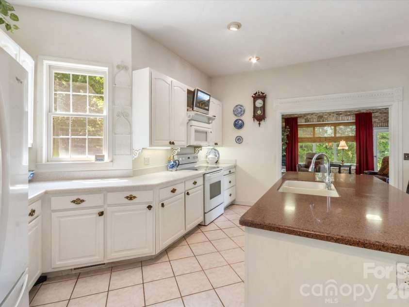 25 Towhee Trail, Tryon, NC 28782.  MLS# CAR4283605, YatesRealty ID 17633. 