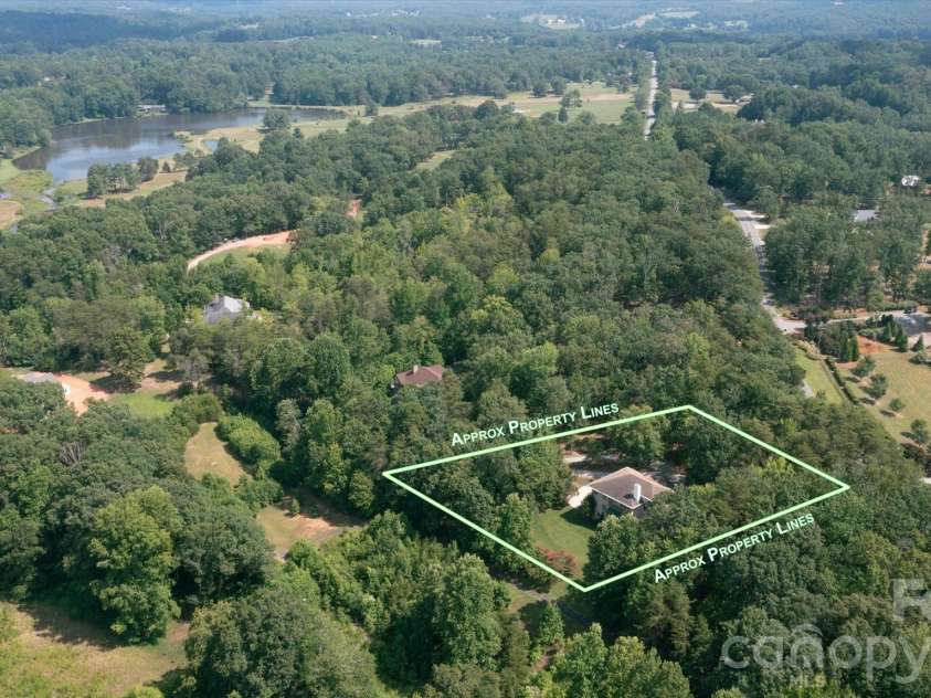 25 Towhee Trail, Tryon, NC 28782.  MLS# CAR4283605, YatesRealty ID 17633. 