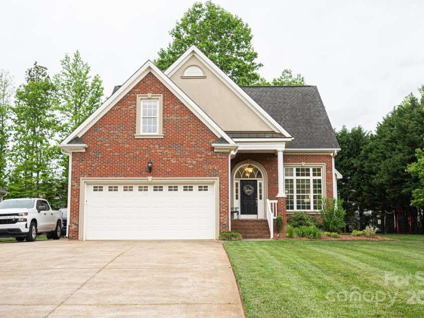 260 Ingonish Drive, Gastonia, NC 28056.  MLS# CAR4245388, YatesRealty ID 17635. 