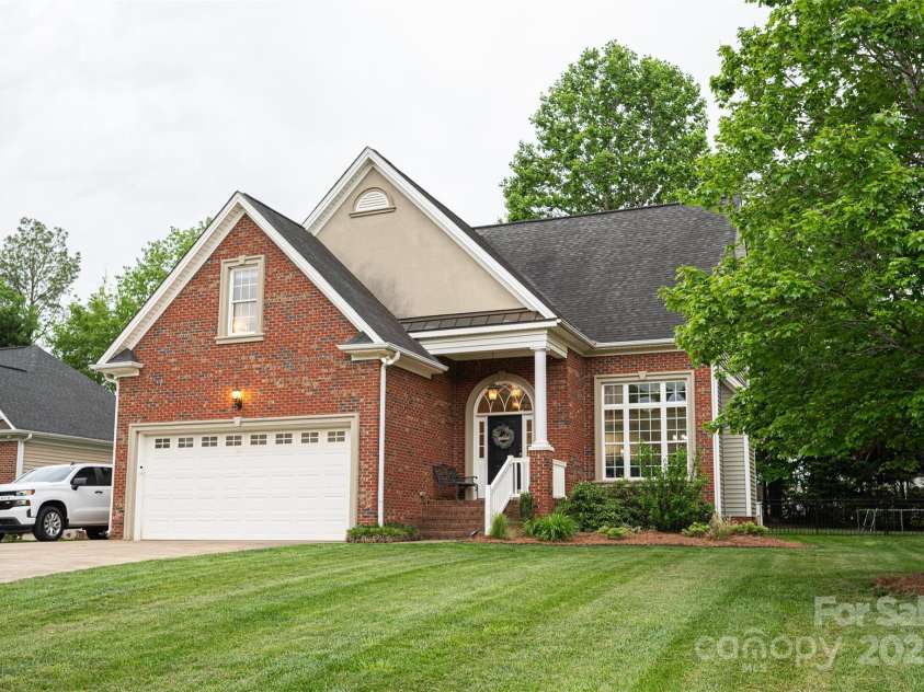260 Ingonish Drive, Gastonia, NC 28056.  MLS# CAR4245388, YatesRealty ID 17635. 